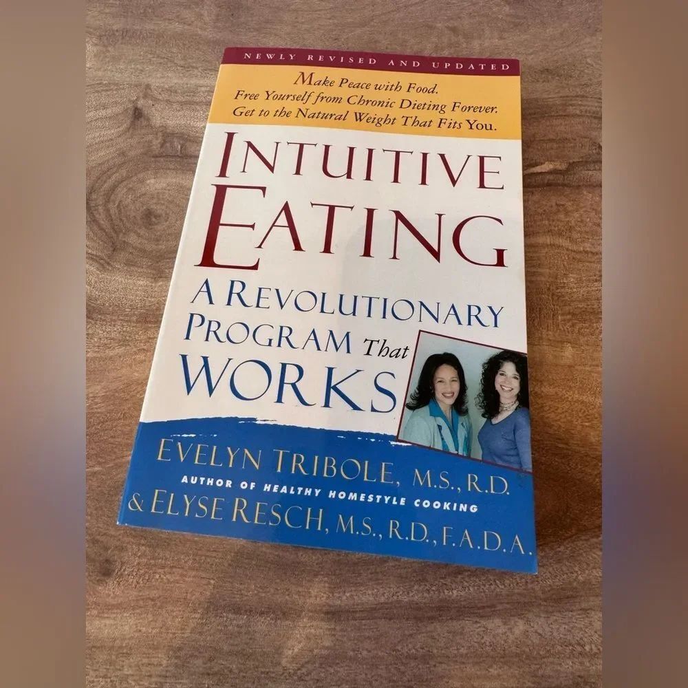 Intuitive Eating : A Revolutionary Program That Works by Evelyn Tribole